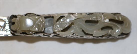 A Chinese grey jade dragon belt hook, 19th century, jade belt hook length 8.1cm, total length 19.5cm, fitted case